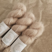 Cargar imagen en el visor de la galería, Barefoot - Silky Mohair
