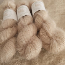 Cargar imagen en el visor de la galería, Barefoot - Silky Mohair