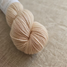 Load image into Gallery viewer, Barefoot - Silky ME