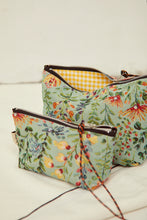 Load image into Gallery viewer, Bolsito de Proyecto Tejido jacquard Flores azaleas celeste
