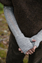 Ladda upp bild till gallerivisning, 52 Weeks of One-Skein Knits by Laine Publishing – project photograph