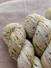 Load image into Gallery viewer, Ojitos - Tweed ME