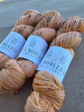 Cargar imagen en el visor de la galería, Apricot Grove - Sock Twist
