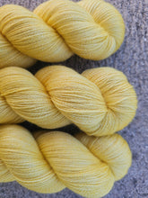 Cargar imagen en el visor de la galería, Patinho - Silky BFL Lace