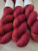 Load image into Gallery viewer, Barro Rojo - Silky BFL Lace