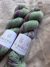 Laden Sie das Bild in den Galerie-Viewer, OOAK - British Wool