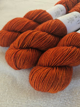 Cargar imagen en el visor de la galería, Chili Jam - BFL Sock DK