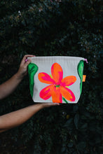 Cargar imagen en el visor de la galería, Flower hand painted Bag