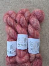 Cargar imagen en el visor de la galería, Sakura - Silky Mohair