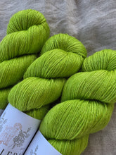 Cargar imagen en el visor de la galería, Chartreuse - Silky BFL