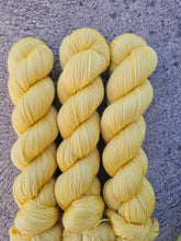 Cargar imagen en el visor de la galería, Patinho - Silky BFL Lace