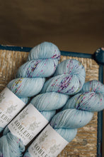 Load image into Gallery viewer, Madrid, en Azul. - Sock Blend