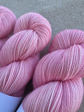 Cargar imagen en el visor de la galería, Blush - Sock Twist