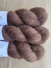 Cargar imagen en el visor de la galería, Pecan - Fluffy Yak