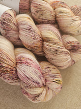 Load image into Gallery viewer, Fig Dust - Silky BFL Lace
