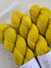 Cargar imagen en el visor de la galería, Lucky Dip - Silky BFL Lace