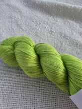 Cargar imagen en el visor de la galería, Chartreuse - Mulberry
