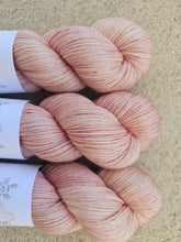 Cargar imagen en el visor de la galería, Sakura - Silky ME