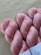 Cargar imagen en el visor de la galería, Sakura Dusk - Mulberry
