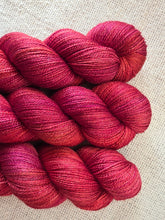 Load image into Gallery viewer, Barro Rojo - Silky BFL Lace