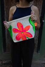 Cargar imagen en el visor de la galería, Flower hand painted Bag