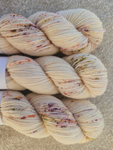 Cargar imagen en el visor de la galería, Lavender Haze - BFL Sock DK