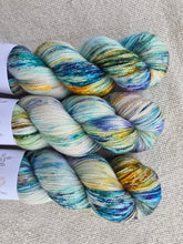 Cargar imagen en el visor de la galería, Escándalo Botánico II - Silky BFL Lace