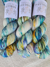 Cargar imagen en el visor de la galería, Escándalo Botánico II - Silky BFL Lace