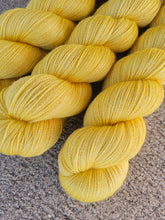 Cargar imagen en el visor de la galería, Patinho - Silky BFL Lace