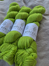 Cargar imagen en el visor de la galería, Chartreuse - Silky BFL