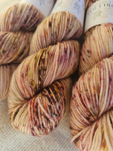 Cargar imagen en el visor de la galería, Fig Dust - BFL Sock DK