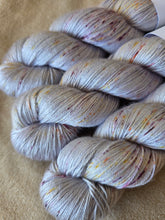 Laden Sie das Bild in den Galerie-Viewer, Ugly Cry - Mulberry