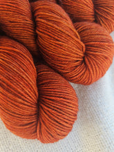 Cargar imagen en el visor de la galería, Chili Jam - BFL Sock DK