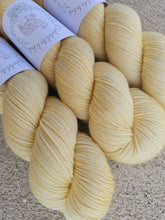 Load image into Gallery viewer, Manteiga - Silky ME Sock