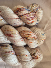 Load image into Gallery viewer, Entre Patios - Silky BFL Lace