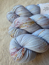 Laden Sie das Bild in den Galerie-Viewer, Ugly Cry - Sock Twist