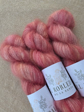 Cargar imagen en el visor de la galería, Sakura - Silky Mohair