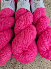 Cargar imagen en el visor de la galería, Rosa Rosae - British Wool