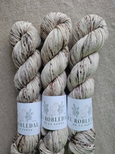 Cargar imagen en el visor de la galería, Blurred - BFL Sock DK