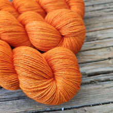 Cargar imagen en el visor de la galería, Hearty Stew - Silky BFL
