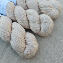 Load image into Gallery viewer, Barefoot - Silky BFL
