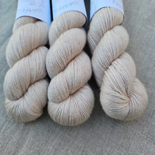 Load image into Gallery viewer, Barefoot - Silky BFL
