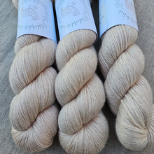 Load image into Gallery viewer, Barefoot - Silky BFL
