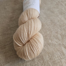 Load image into Gallery viewer, Barefoot - Silky ME
