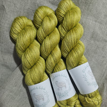 Load image into Gallery viewer, Golden Pear - Silky BFL
