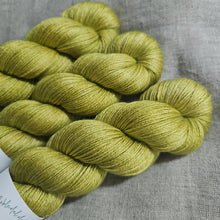 Load image into Gallery viewer, Golden Pear - Silky BFL
