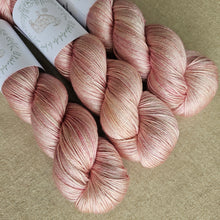 Cargar imagen en el visor de la galería, Sakura - Mulberry
