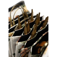 Cargar imagen en el visor de la galería, Betina Needle Case
