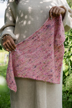 Ladda upp bild till gallerivisning, 52 Weeks of One-Skein Knits by Laine Publishing – project photograph
