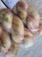 Laden Sie das Bild in den Galerie-Viewer, Another Love - Disco Mohair
